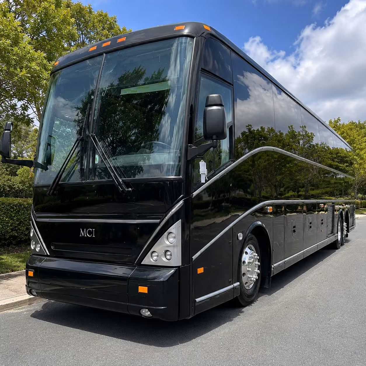 sacramento employee shuttle bus services for daily commuters